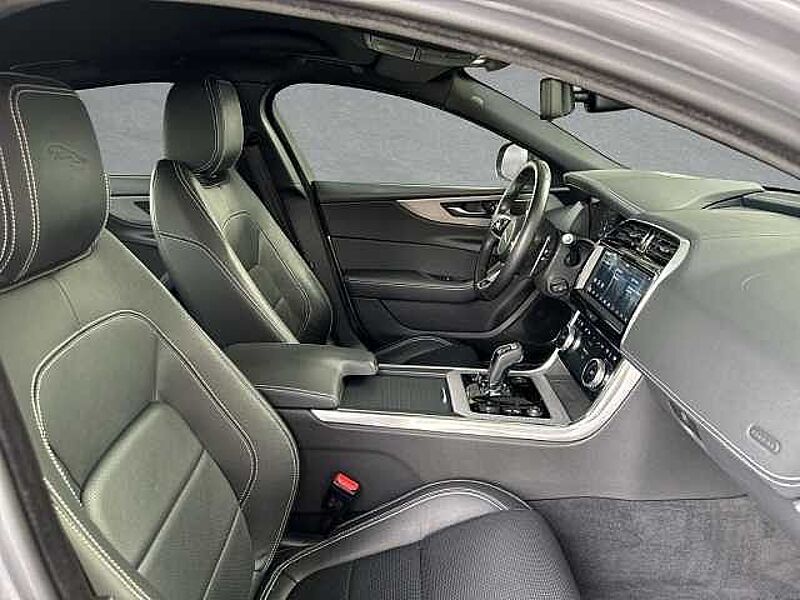 Jaguar XE D180 AWD R-Dynamic SE ACC Head Up Display